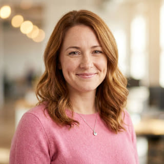 Emily Watson, que aparece como responsable de Atención al Cliente en Álamo Rendecto, en una imagen de perfil